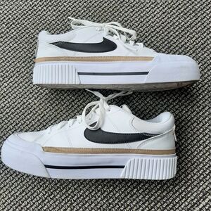Nike Women's court legacy lift platform sneaker size 9